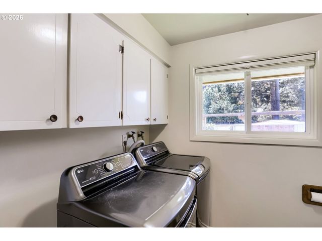 13614 Se HARRISON Ct, Portland, OR 97233