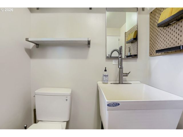 13614 Se HARRISON Ct, Portland, OR 97233