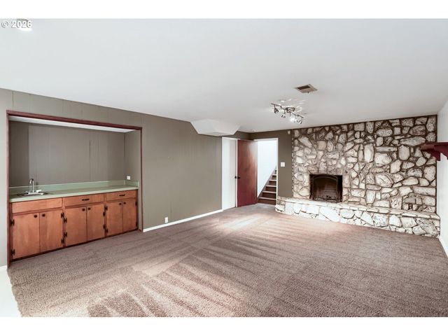 13614 Se HARRISON Ct, Portland, OR 97233