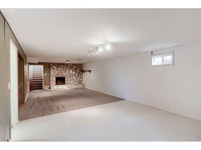 13614 Se HARRISON Ct, Portland, OR 97233