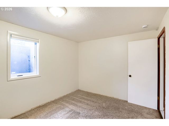13614 Se HARRISON Ct, Portland, OR 97233