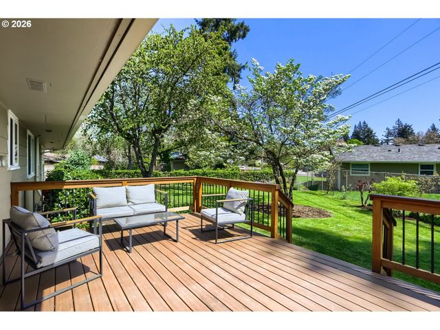 13614 Se HARRISON Ct, Portland, OR 97233