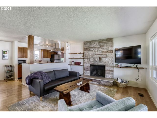 13614 Se HARRISON Ct, Portland, OR 97233