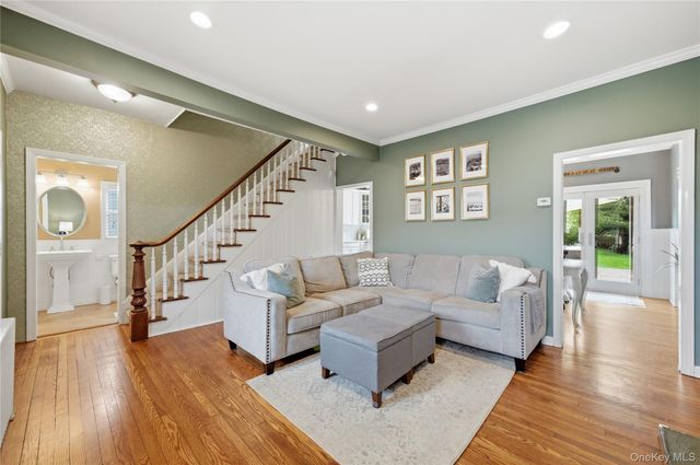 26 Chestnut Street, Glen Cove, NY 11542