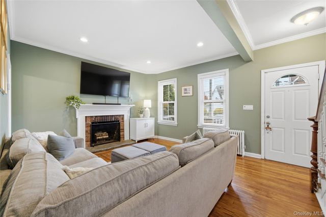26 Chestnut Street, Glen Cove, NY 11542