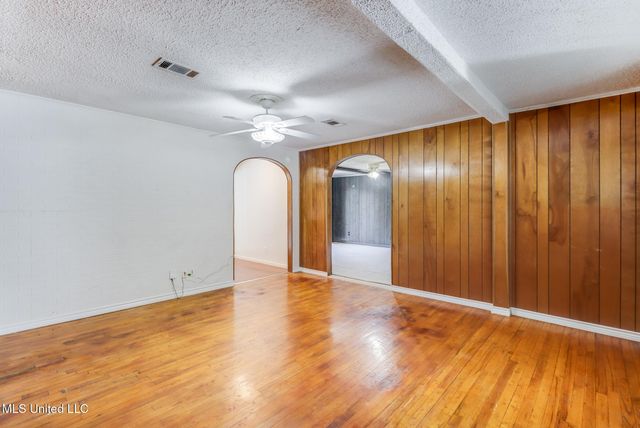 313 Hiller Drive, Biloxi, MS 39531