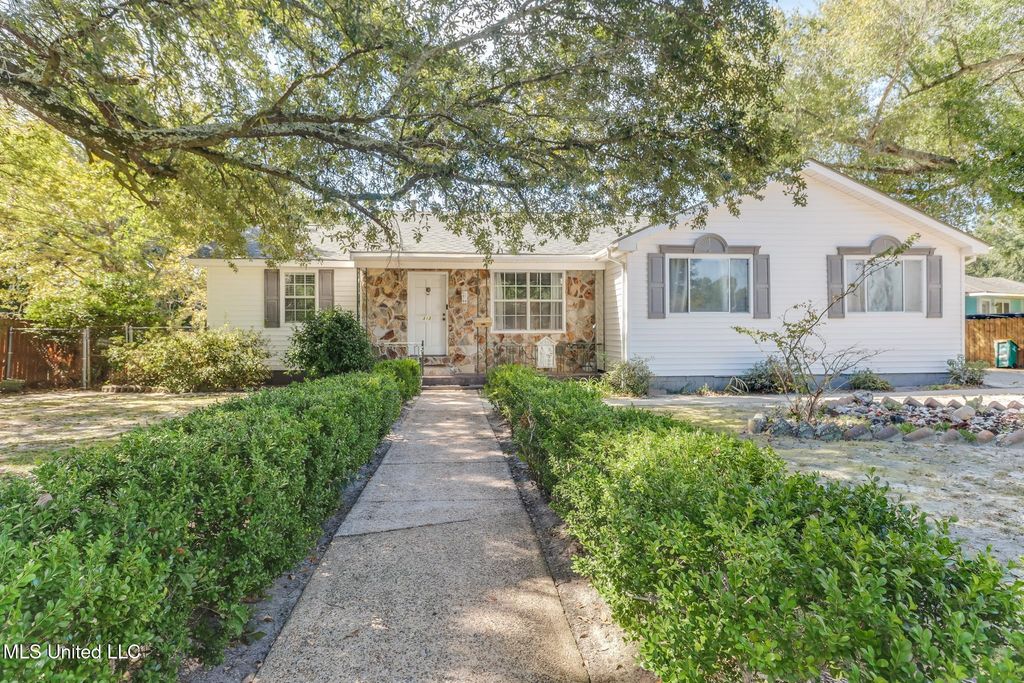 313 Hiller Drive, Biloxi, MS 39531