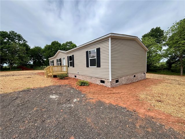 703 Double Springs Road, Townville, SC 29689