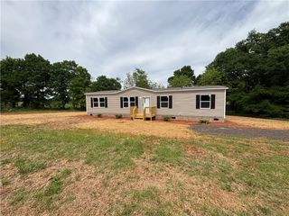 703 Double Springs Road, Townville, SC 29689