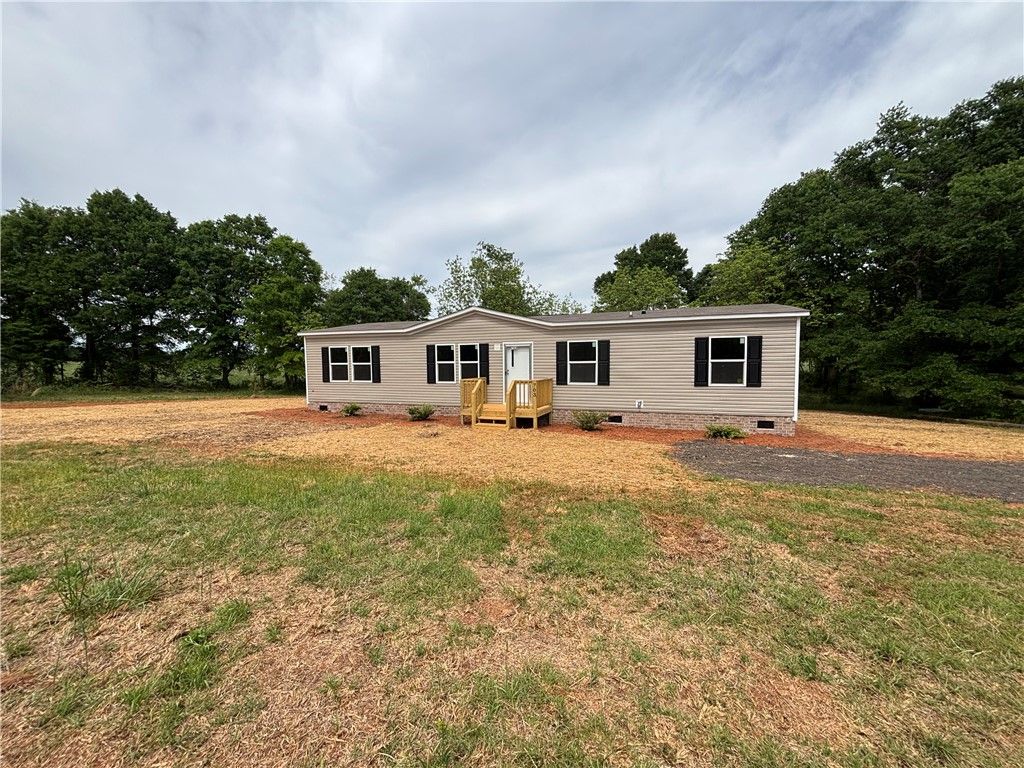 703 Double Springs Road, Townville, SC 29689