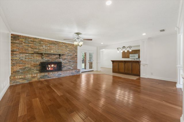 718 Ridgecrest Circle, Denton, TX 76205
