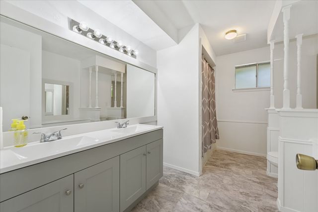 718 Ridgecrest Circle, Denton, TX 76205