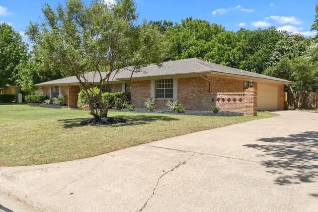 718 Ridgecrest Circle, Denton, TX 76205