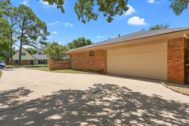 718 Ridgecrest Circle, Denton, TX 76205