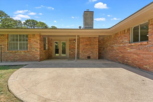 718 Ridgecrest Circle, Denton, TX 76205