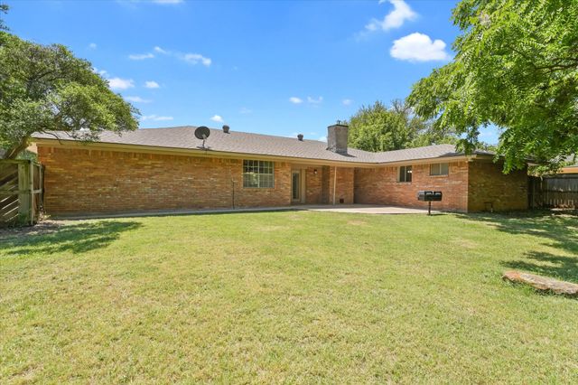 718 Ridgecrest Circle, Denton, TX 76205