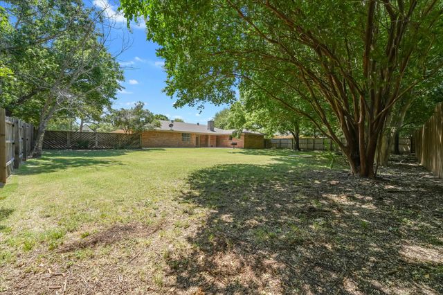718 Ridgecrest Circle, Denton, TX 76205