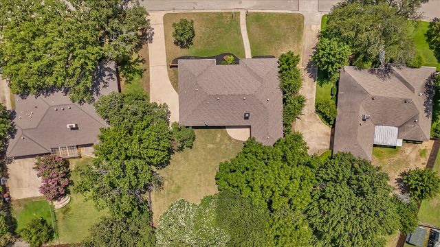 718 Ridgecrest Circle, Denton, TX 76205
