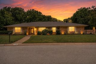 718 Ridgecrest Circle, Denton, TX 76205