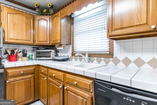878 Tanglewood Circle, Dublin, GA 31021