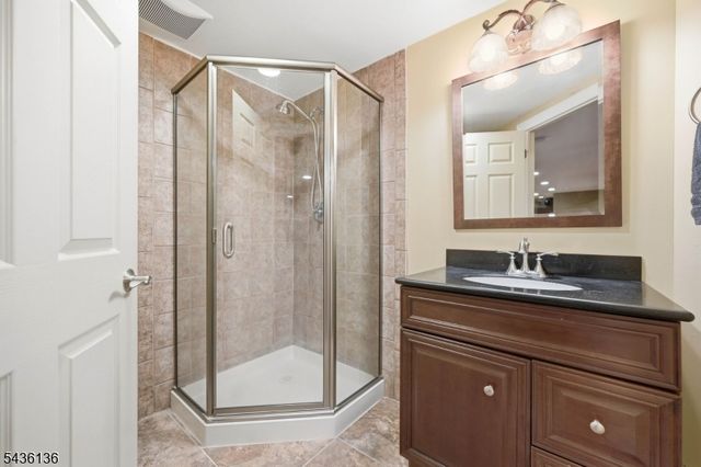 4 Harcourt Ter, Denville Twp., NJ 07834