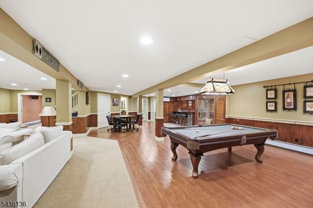 4 Harcourt Ter, Denville Twp., NJ 07834