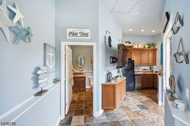 4 Harcourt Ter, Denville Twp., NJ 07834