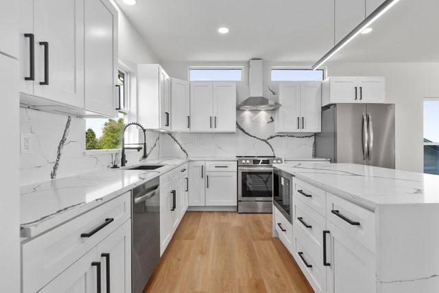 108 Koolua DR, Bastrop, TX 78602