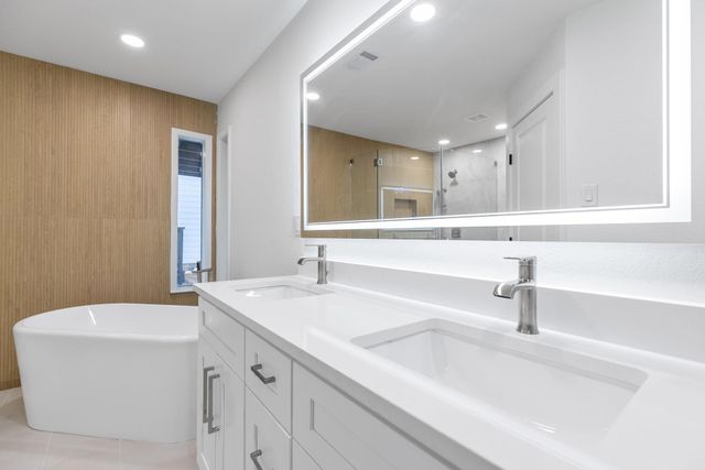 108 Koolua DR, Bastrop, TX 78602