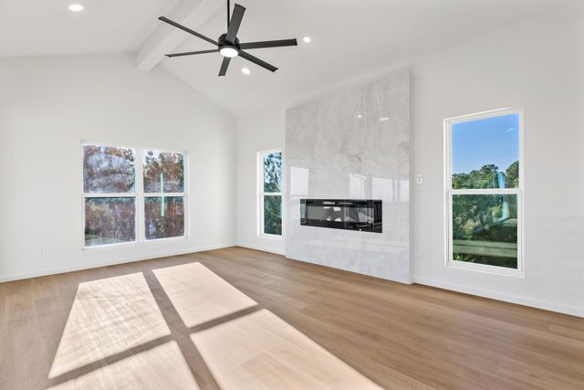 108 Koolua DR, Bastrop, TX 78602