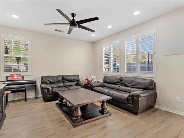 22021 Windham Way, Saugus, CA 91350