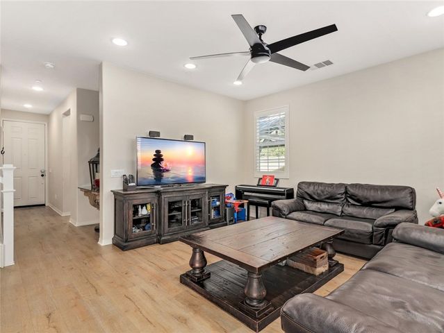 22021 Windham Way, Saugus, CA 91350