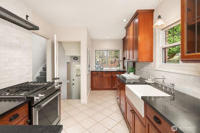 7744 33rd Avenue NW, Seattle, WA 98117