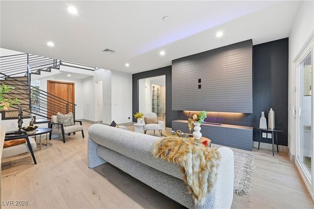 2861 Queens Courtyard Drive, Las Vegas, NV 89109