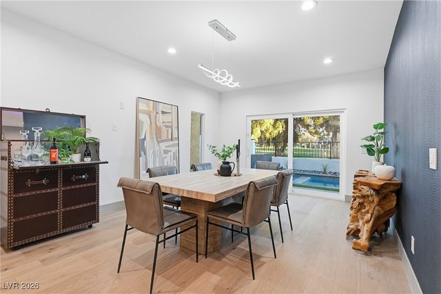 2861 Queens Courtyard Drive, Las Vegas, NV 89109