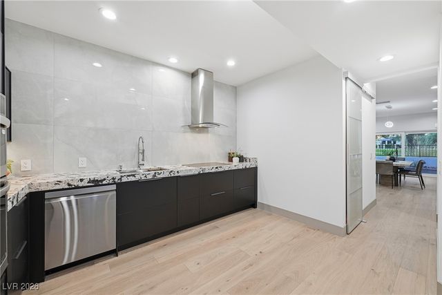 2861 Queens Courtyard Drive, Las Vegas, NV 89109