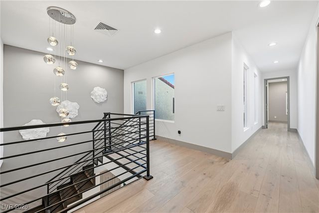 2861 Queens Courtyard Drive, Las Vegas, NV 89109