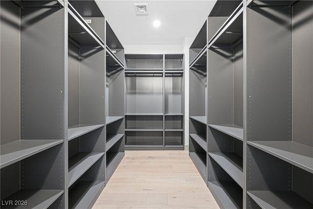 2861 Queens Courtyard Drive, Las Vegas, NV 89109