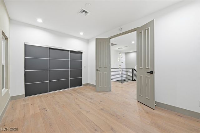 2861 Queens Courtyard Drive, Las Vegas, NV 89109