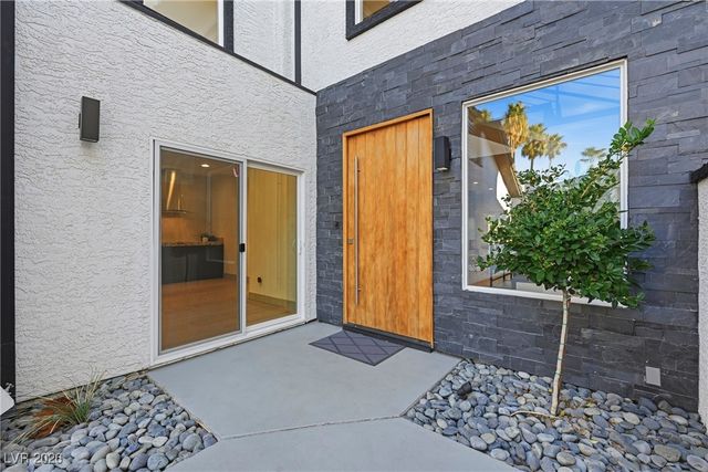 2861 Queens Courtyard Drive, Las Vegas, NV 89109