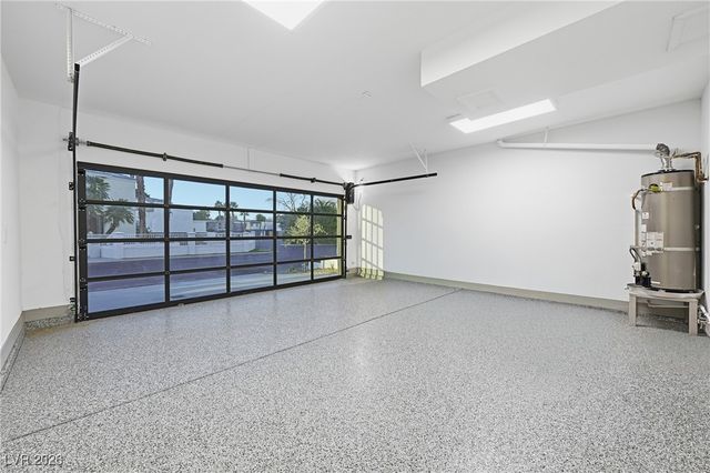 2861 Queens Courtyard Drive, Las Vegas, NV 89109