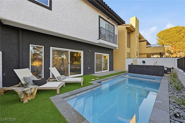 2861 Queens Courtyard Drive, Las Vegas, NV 89109