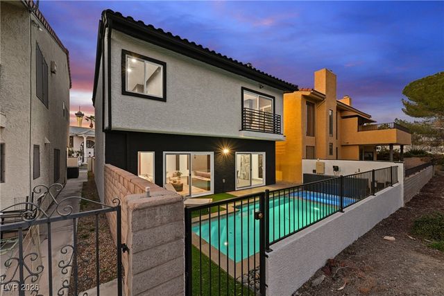 2861 Queens Courtyard Drive, Las Vegas, NV 89109