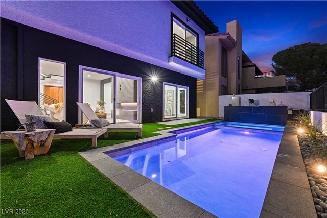 2861 Queens Courtyard Drive, Las Vegas, NV 89109