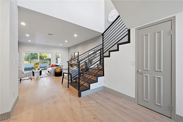 2861 Queens Courtyard Drive, Las Vegas, NV 89109