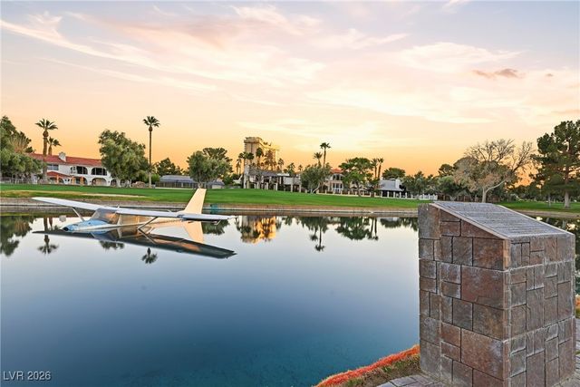 2861 Queens Courtyard Drive, Las Vegas, NV 89109