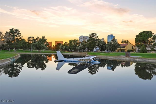 2861 Queens Courtyard Drive, Las Vegas, NV 89109