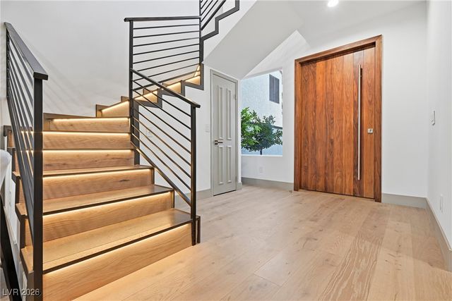 2861 Queens Courtyard Drive, Las Vegas, NV 89109