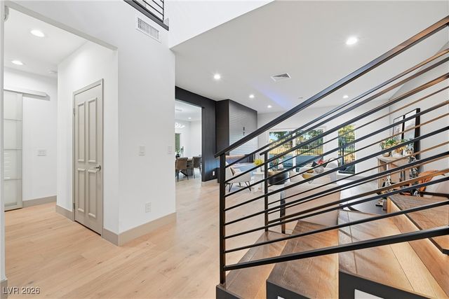 2861 Queens Courtyard Drive, Las Vegas, NV 89109