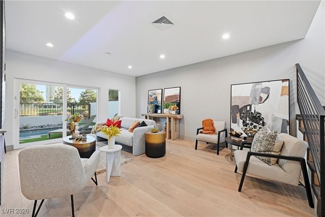 2861 Queens Courtyard Drive, Las Vegas, NV 89109